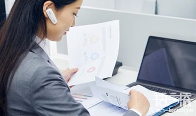 同聲傳譯服務(wù)價格解析 一天的費用是多少？